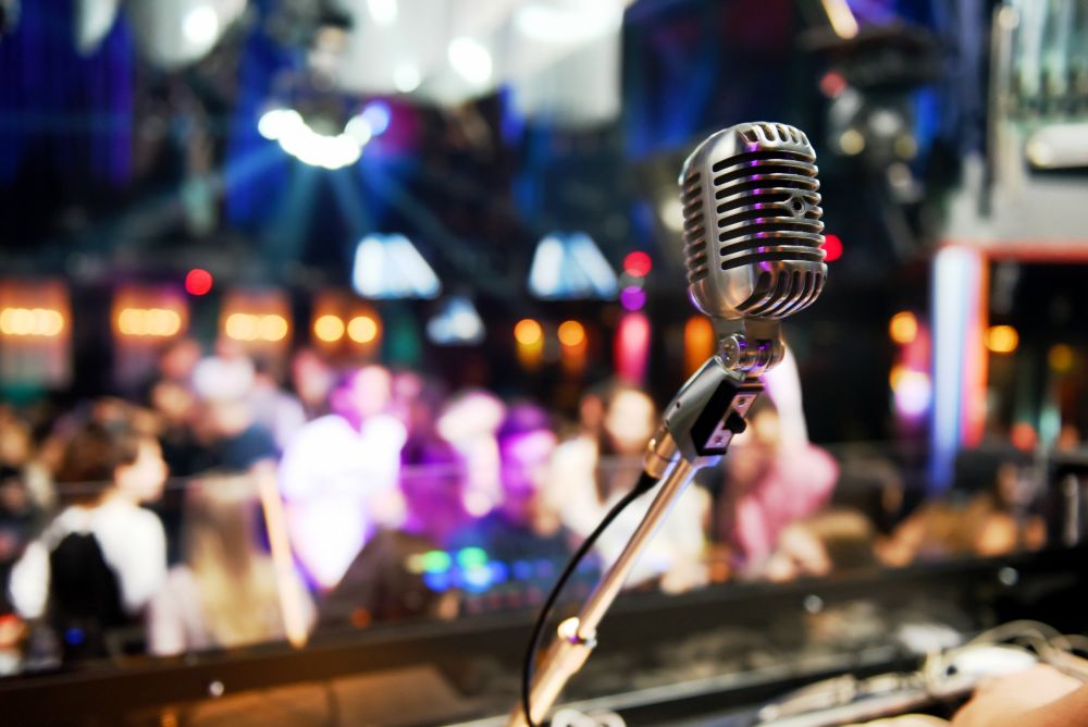 Karaoke einfach bei uns mieten. Ihre Karaoke Veranstaltung wird der Hammer. Karaoke Event jetzt bei uns mieten, inklusive Moderator. Wir haben über 70.000 Karaoke Songs und sind damit mit größter Anbieter von Karaoke in Deutschland.
